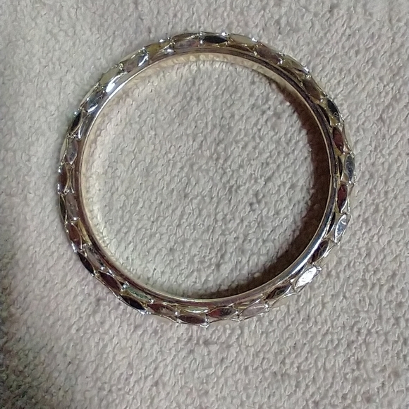 Silvertone bangle bracelet large mesh chain - Picture 2 of 3